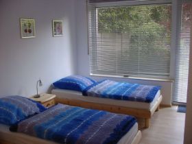 Schlafzimmer 1